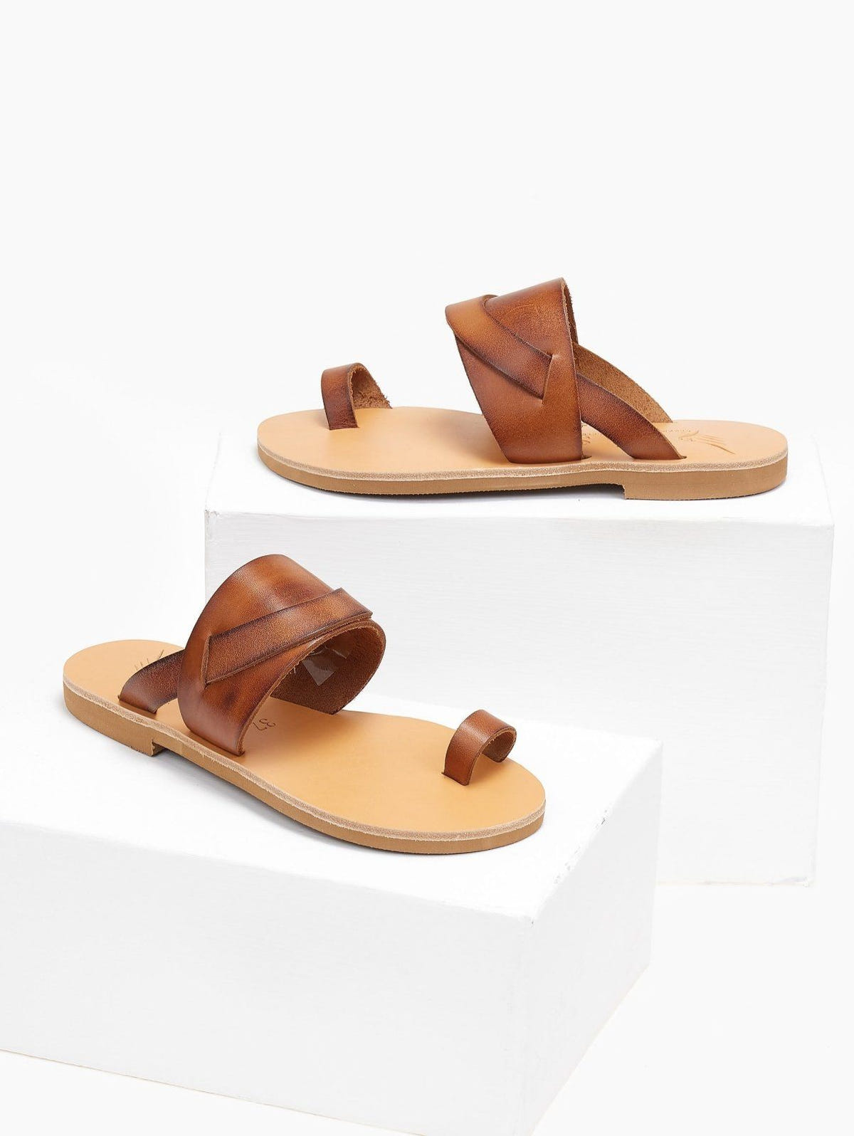 Σανδάλια δερμάτινα με ιδιαίτερη φάσα Iris Sandals - Καφέ - thefashionproject.gr - IRIS