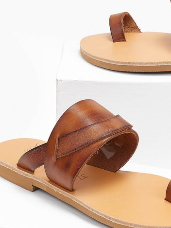 Σανδάλια δερμάτινα με ιδιαίτερη φάσα Iris Sandals - Καφέ - thefashionproject.gr - IRIS