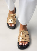 Σανδάλια δερμάτινα με ιδιαίτερη φάσα ATENEO