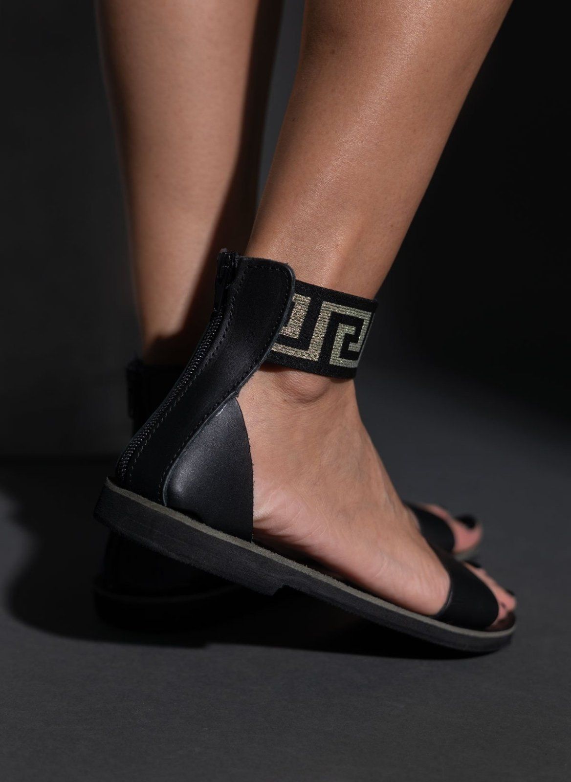 Σανδάλια δερμάτινα με μαίανδρο estil - Μαύρο - thefashionproject.gr - Estil