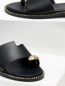 Σανδάλια δερμάτινα με μεταλλικό σχέδιο tfp