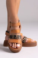 Σανδάλια δερμάτινα με print Tfp - Ταμπά - thefashionproject.gr - TFP