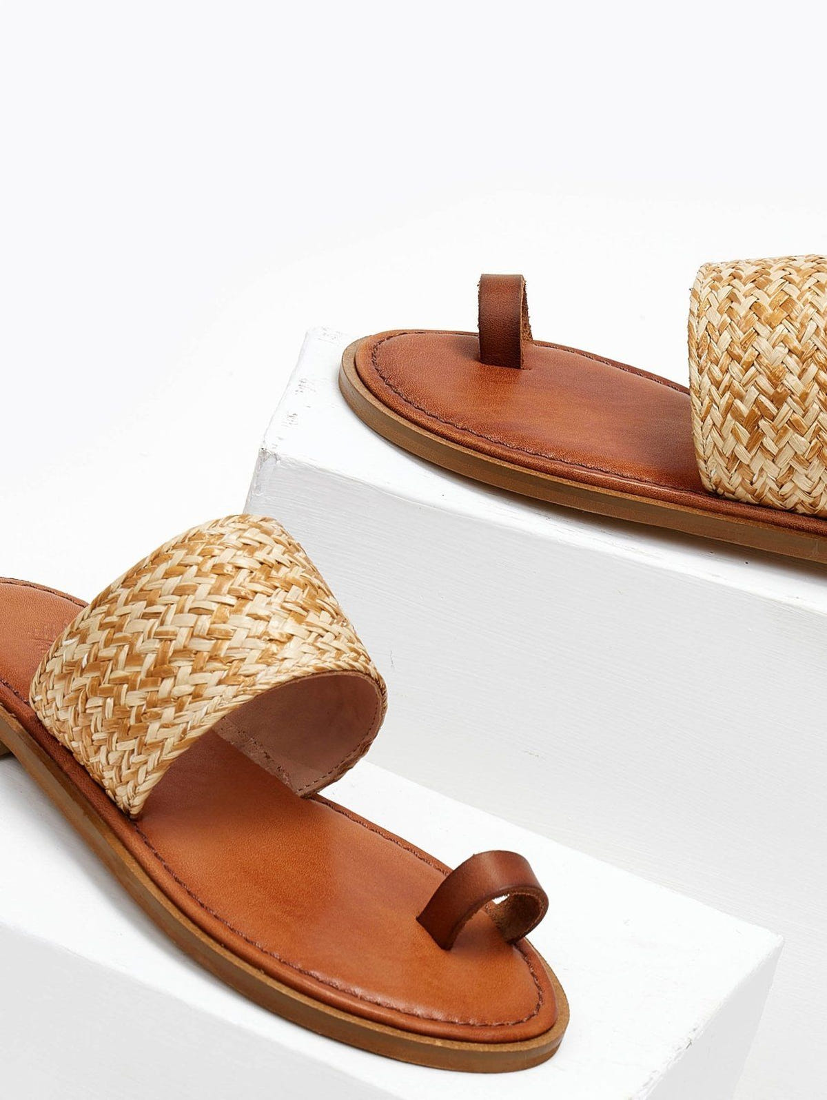 Σανδάλια δερμάτινα με ψάθινη φάσα Iris Sandals - Φυσικό - thefashionproject.gr - IRIS