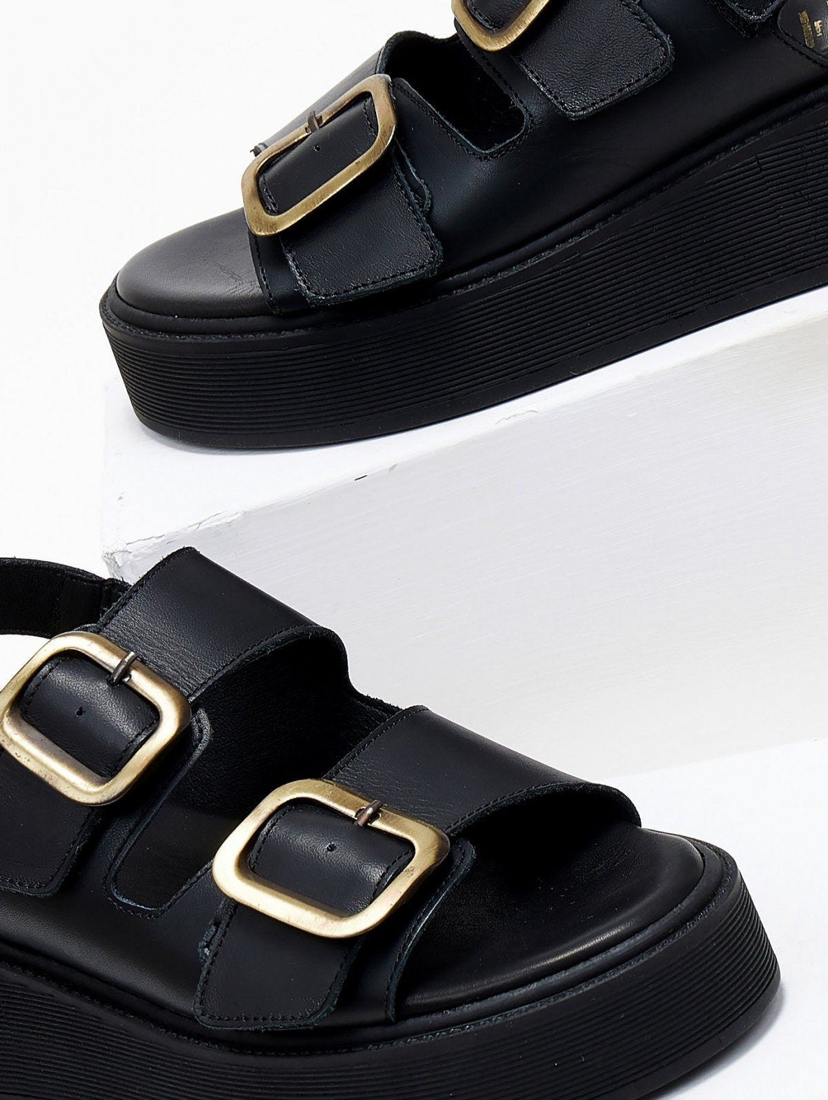 Σανδάλια δερμάτινα με τοκά tfp - Μαύρο - thefashionproject.gr - TFP