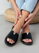 Σανδάλια δερμάτινα με v cut και στρας TFP - Μαύρο - thefashionproject.gr - TFP