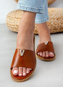 Σανδάλια δερμάτινα με v cut και στρας TFP - Ταμπά - thefashionproject.gr - TFP