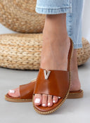 Σανδάλια δερμάτινα με v cut και στρας TFP - Ταμπά - thefashionproject.gr - TFP