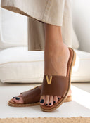 Σανδάλια δερμάτινα με v cut Ragazza 01025