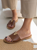 Σανδάλια δερμάτινα με v cut Ragazza 01025