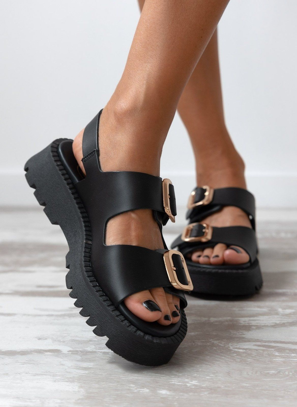 Σανδάλια δερμάτινα με velcro λουράκι TFP - Μαύρο - thefashionproject.gr - TFP