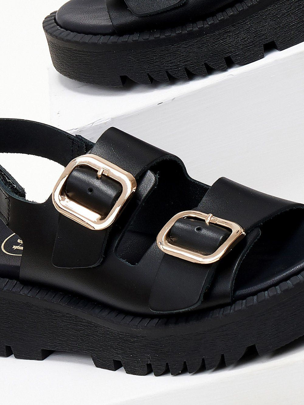 Σανδάλια δερμάτινα με velcro λουράκι TFP - Μαύρο - thefashionproject.gr - TFP