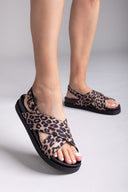 Σανδάλια flatforms crossover με print ONLY 15348046 - Leopard - thefashionproject.gr - ONLY