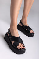 Σανδάλια flatforms crossover Refresh 172577 - Μαύρο - thefashionproject.gr - Refresh