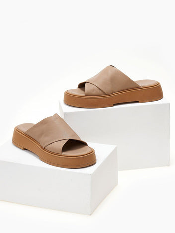 Σανδάλια flatforms δερμάτινα crossover Iris Sandals - Μπεζ - thefashionproject.gr - IRIS