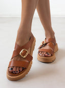 Σανδάλια flatforms δερμάτινα crossover TFP - Κάμελ - thefashionproject.gr - TFP