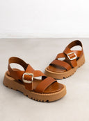 Σανδάλια flatforms δερμάτινα crossover TFP - Κάμελ - thefashionproject.gr - TFP