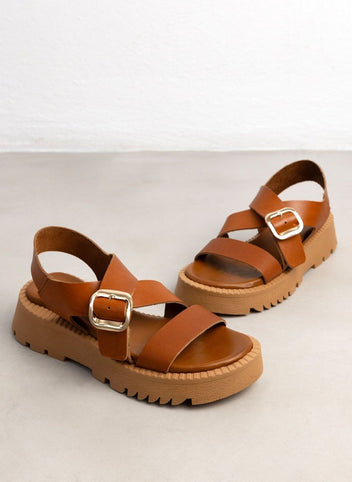 Σανδάλια flatforms δερμάτινα crossover TFP - Κάμελ - thefashionproject.gr - TFP