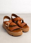 Σανδάλια flatforms δερμάτινα crossover TFP - Κάμελ - thefashionproject.gr - TFP