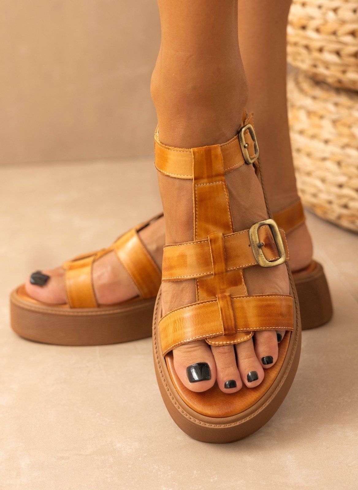Σανδάλια flatforms δερμάτινα gladiator TFP - Ταμπά - thefashionproject.gr - TFP