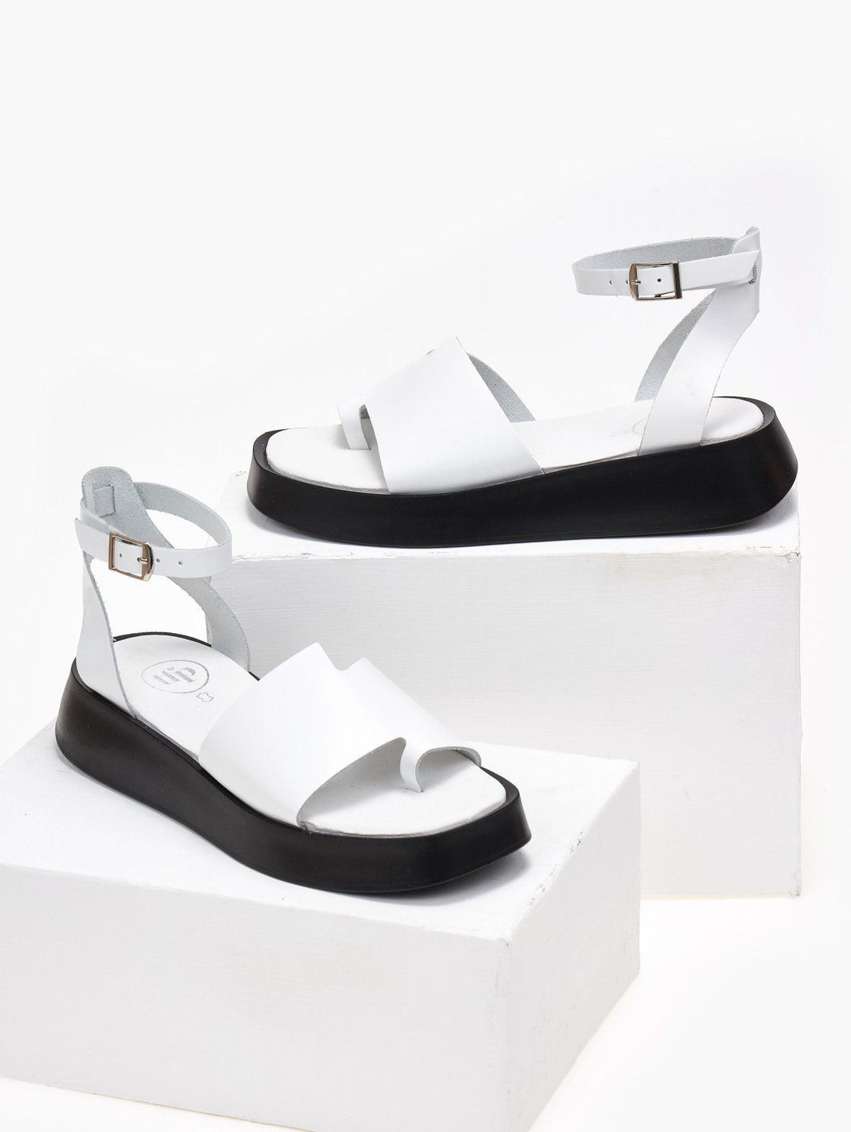 Σανδάλια flatforms δερμάτινα με άνιση φάσα tfp - Λευκό - thefashionproject.gr - TFP