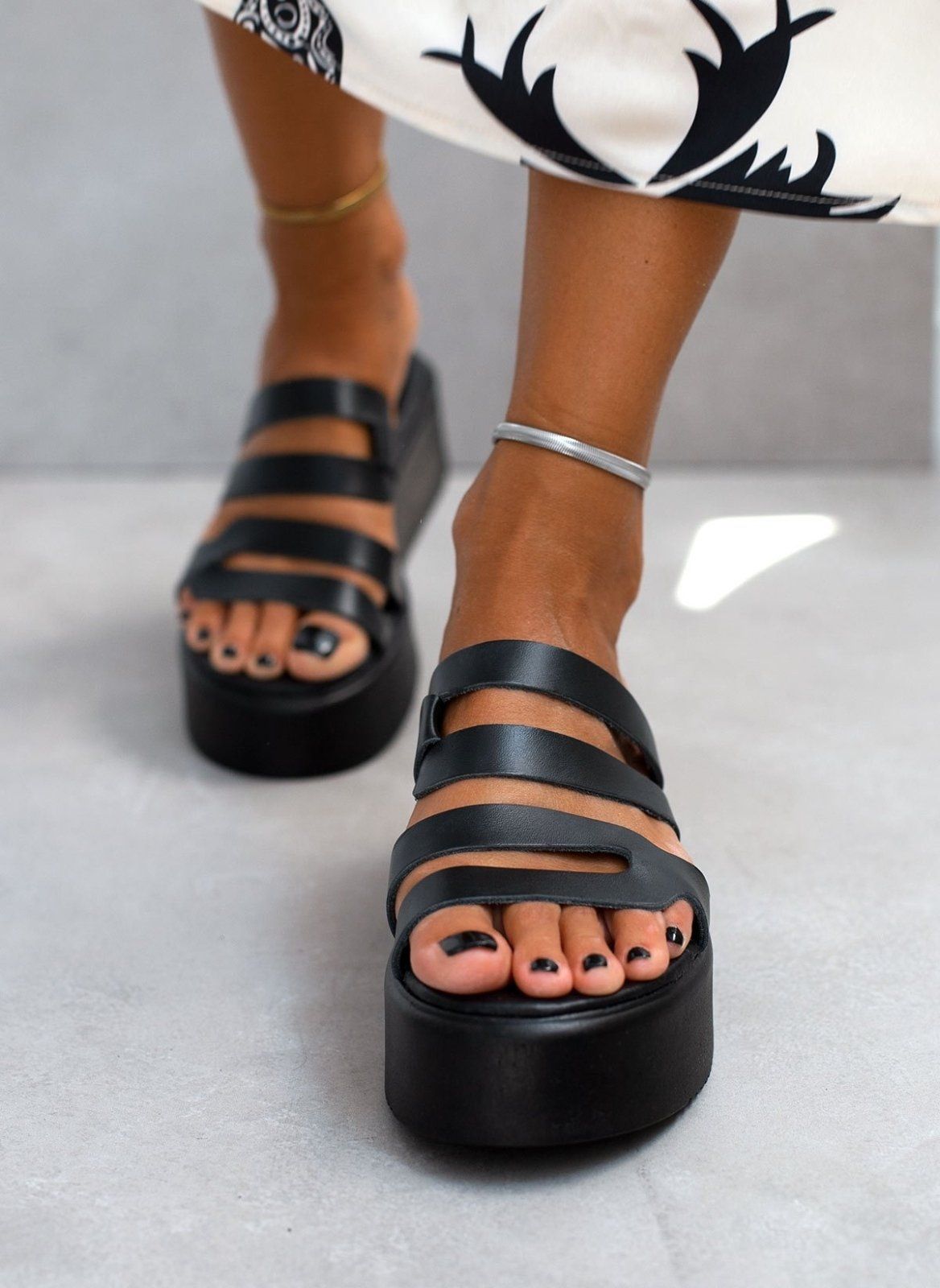 Σανδάλια flatforms δερμάτινα με ανοίγματα estil - Μαύρο - thefashionproject.gr - Estil