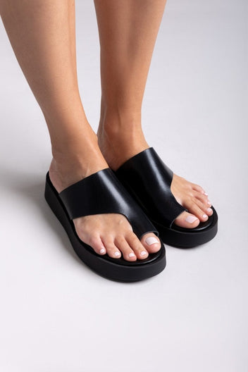 Σανδάλια flatforms δερμάτινα με δάκτυλο Tfp - Μαύρο - thefashionproject.gr - TFP