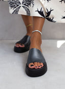 Σανδάλια flatforms δερμάτινα με φαρδιά φάσα Iris Sandals - Μαύρο - thefashionproject.gr - IRIS