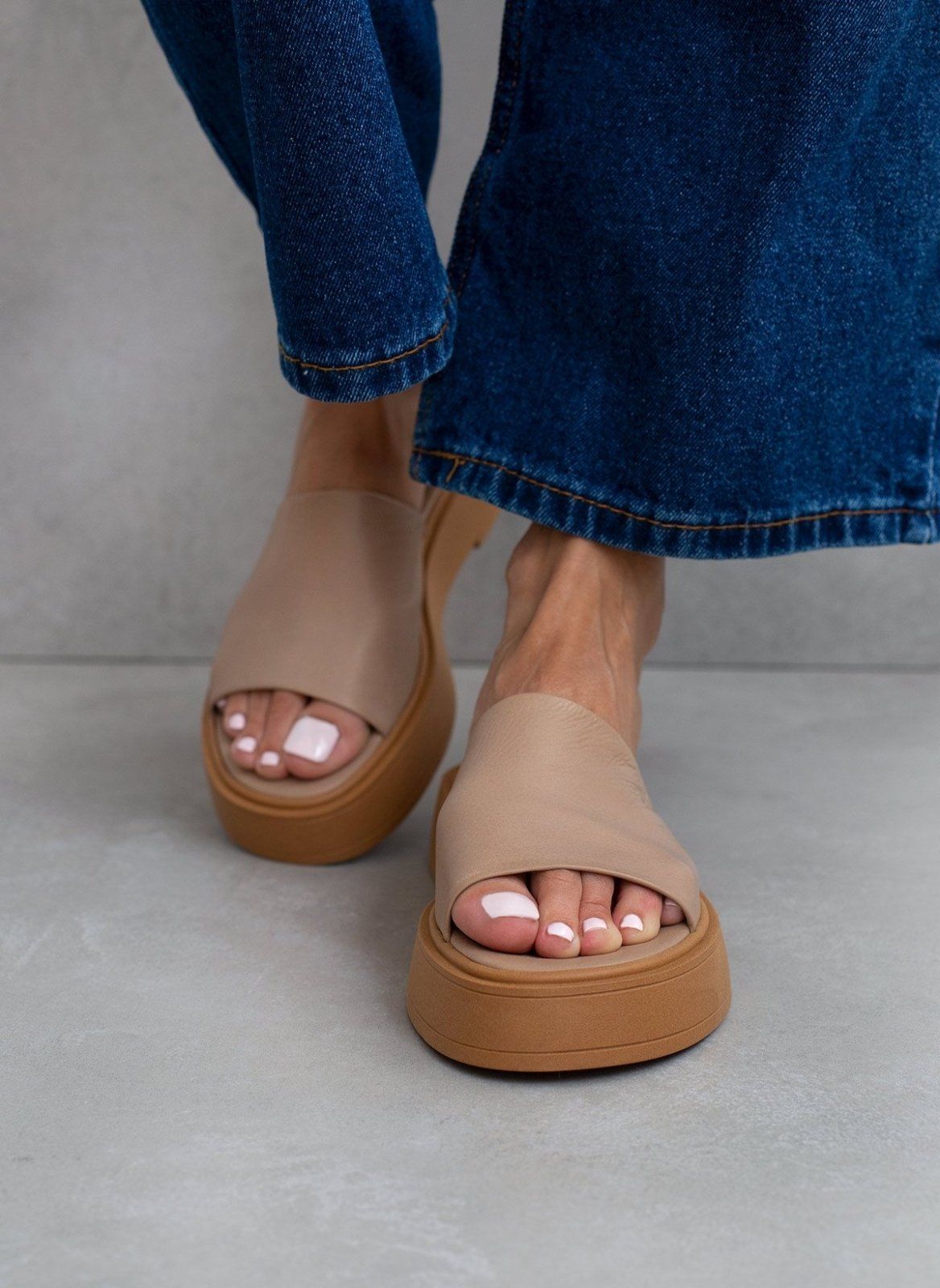 Σανδάλια flatforms δερμάτινα με φαρδιά φάσα Iris Sandals - Μπεζ - thefashionproject.gr - IRIS