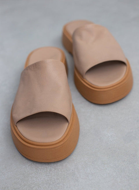 Flatform-Sandalen aus Leder breiter Riemen – Beige