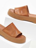 Σανδάλια flatforms δερμάτινα με φαρδιά φάσα Iris Sandals - Ταμπά - thefashionproject.gr - IRIS