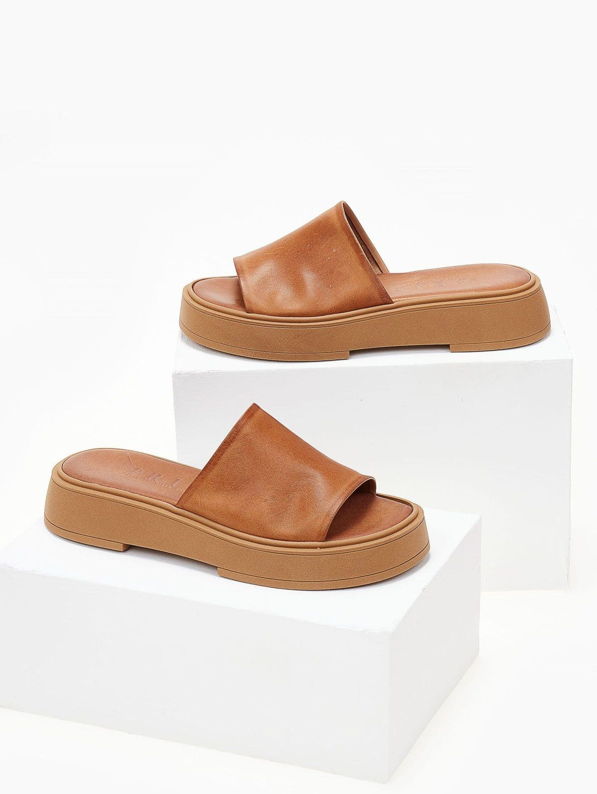 Σανδάλια flatforms δερμάτινα με φαρδιά φάσα Iris Sandals - Ταμπά - thefashionproject.gr - IRIS