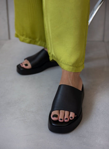 Σανδάλια flatforms δερμάτινα με φαρδιά φάσα tfp - Μαύρο - thefashionproject.gr - TFP