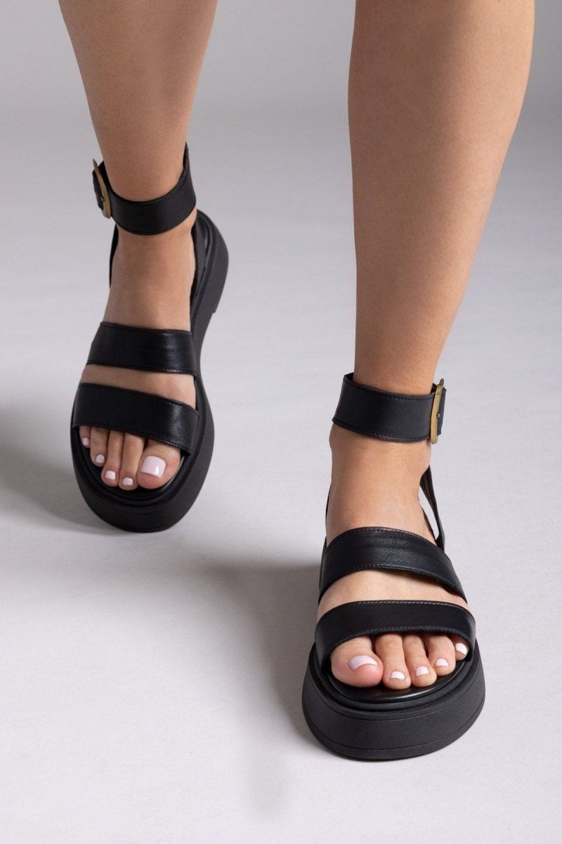 Σανδάλια flatforms δερμάτινα με φάσες TFP - Μαύρο - thefashionproject.gr - TFP