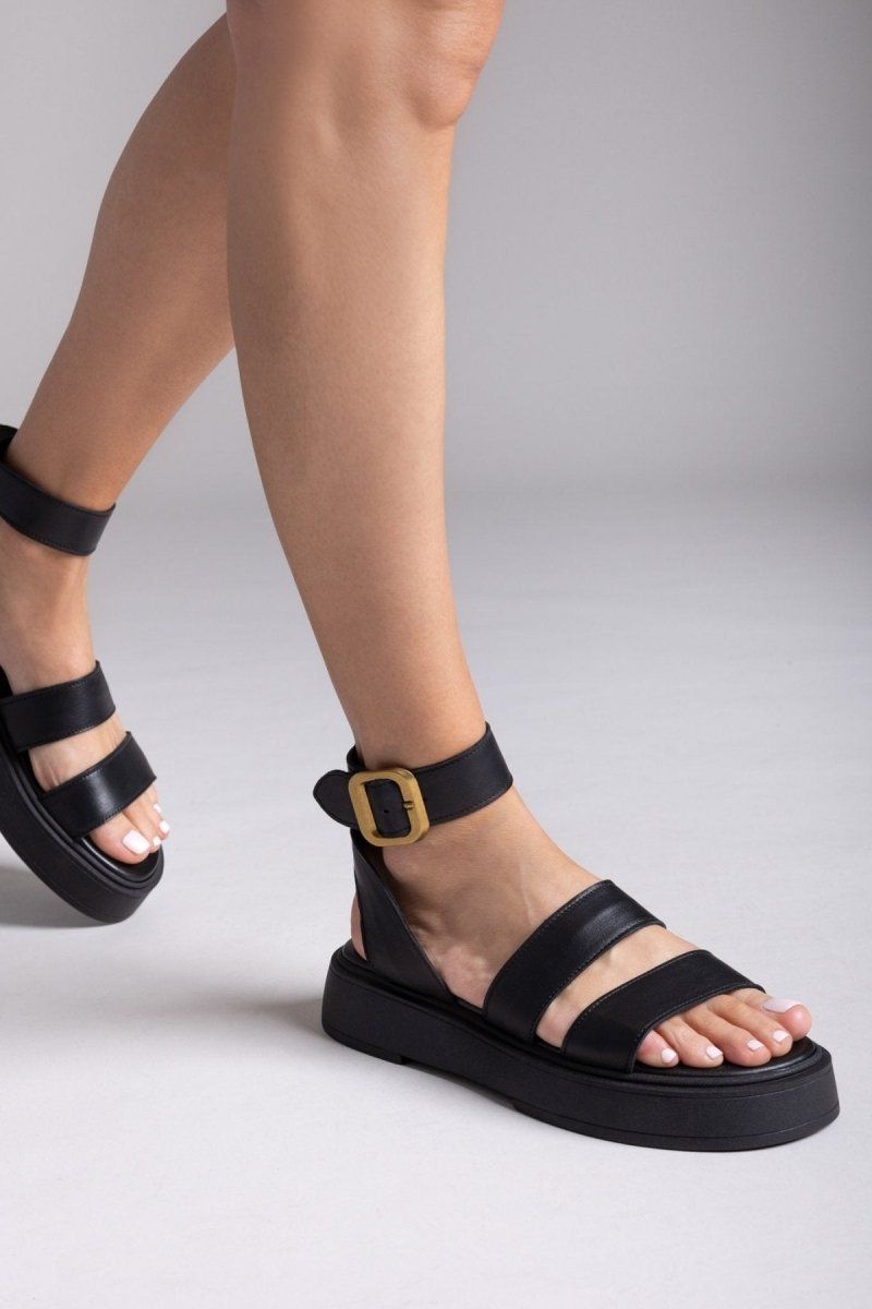 Σανδάλια flatforms δερμάτινα με φάσες TFP - Μαύρο - thefashionproject.gr - TFP