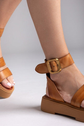 Σανδάλια flatforms δερμάτινα με φάσες TFP - Ταμπά - thefashionproject.gr - TFP