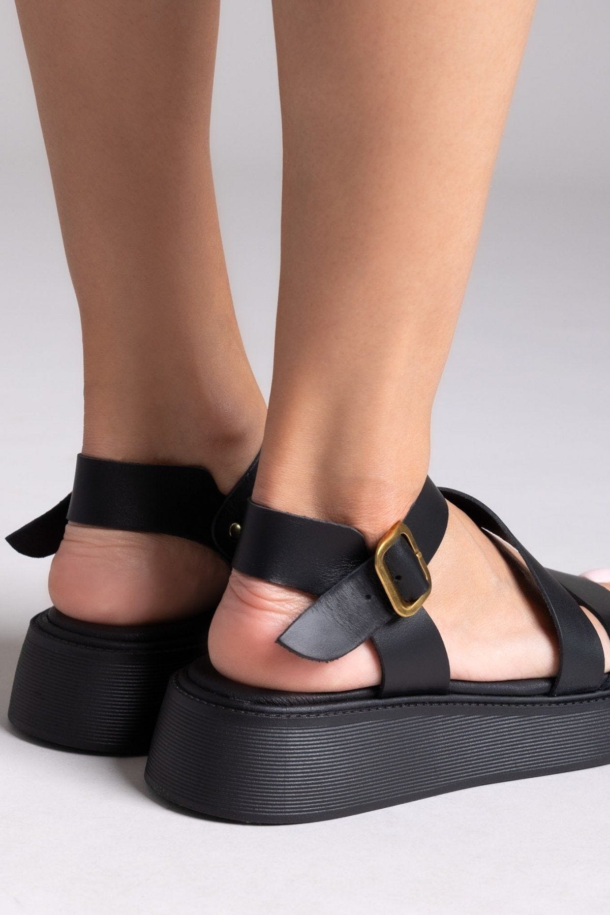 Σανδάλια flatforms δερμάτινα με μπαρέτα Estil