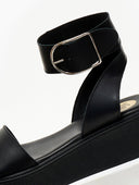 Σανδάλια flatforms δερμάτινα με μπαρέτα TFP - Μαύρο - thefashionproject.gr - TFP