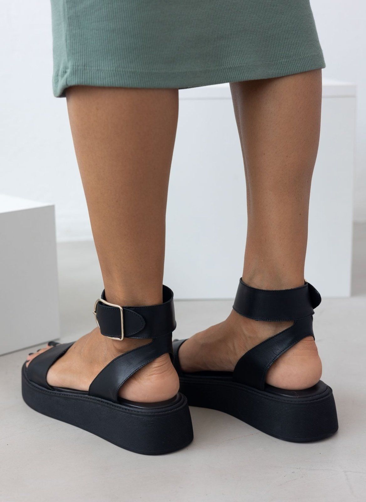 Σανδάλια flatforms δερμάτινα με μπαρέτα TFP - Μαύρο - thefashionproject.gr - TFP