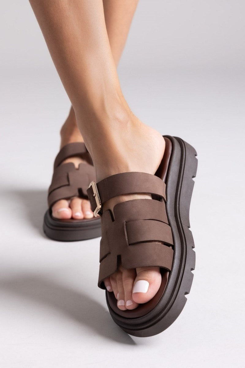 Σανδάλια flatforms δερμάτινα με περαστή φάσα Tfp - Καφέ - thefashionproject.gr - TFP