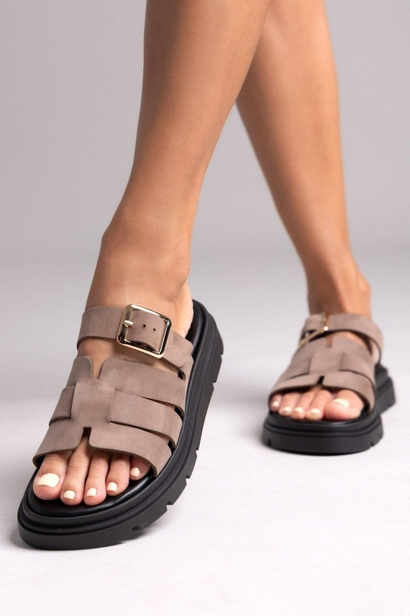 Σανδάλια flatforms δερμάτινα με περαστή φάσα Tfp - Τάουπε - thefashionproject.gr - TFP