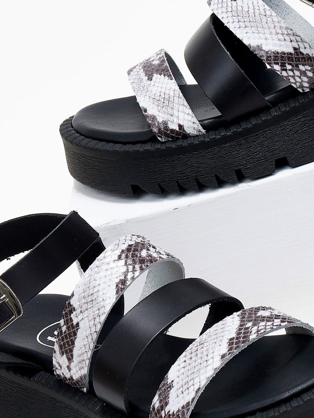 Σανδάλια flatforms δερμάτινα με print TFP - Μαύρο - thefashionproject.gr - TFP