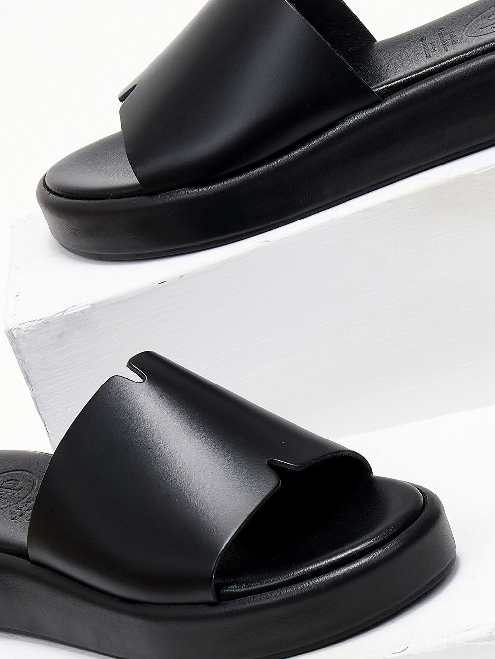 Σανδάλια flatforms δερμάτινα TFP - Μαύρο - thefashionproject.gr - TFP