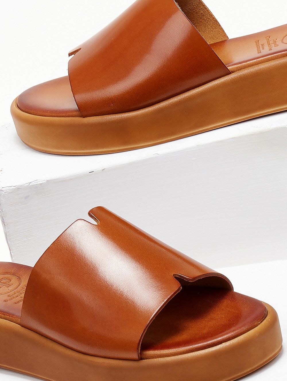 Σανδάλια flatforms δερμάτινα TFP - Ταμπά - thefashionproject.gr - TFP