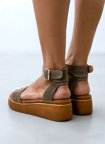 Σανδάλια flatforms καστόρινα Estil - Λαδί - thefashionproject.gr - Estil