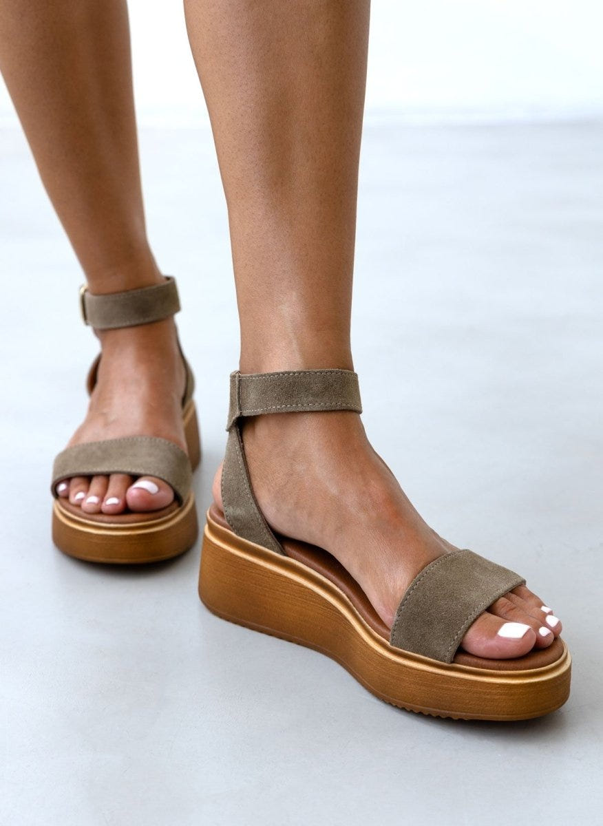 Σανδάλια flatforms καστόρινα Estil - Λαδί - thefashionproject.gr - Estil