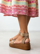 Σανδάλια flatforms καστόρινα Estil - Τάουπε - thefashionproject.gr - Estil