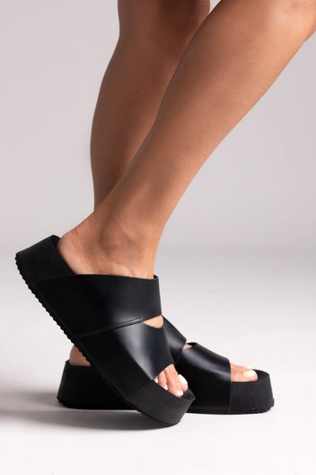 Σανδάλια flatforms με άνοιγμα Iris Sandals - Μαύρο - thefashionproject.gr - IRIS