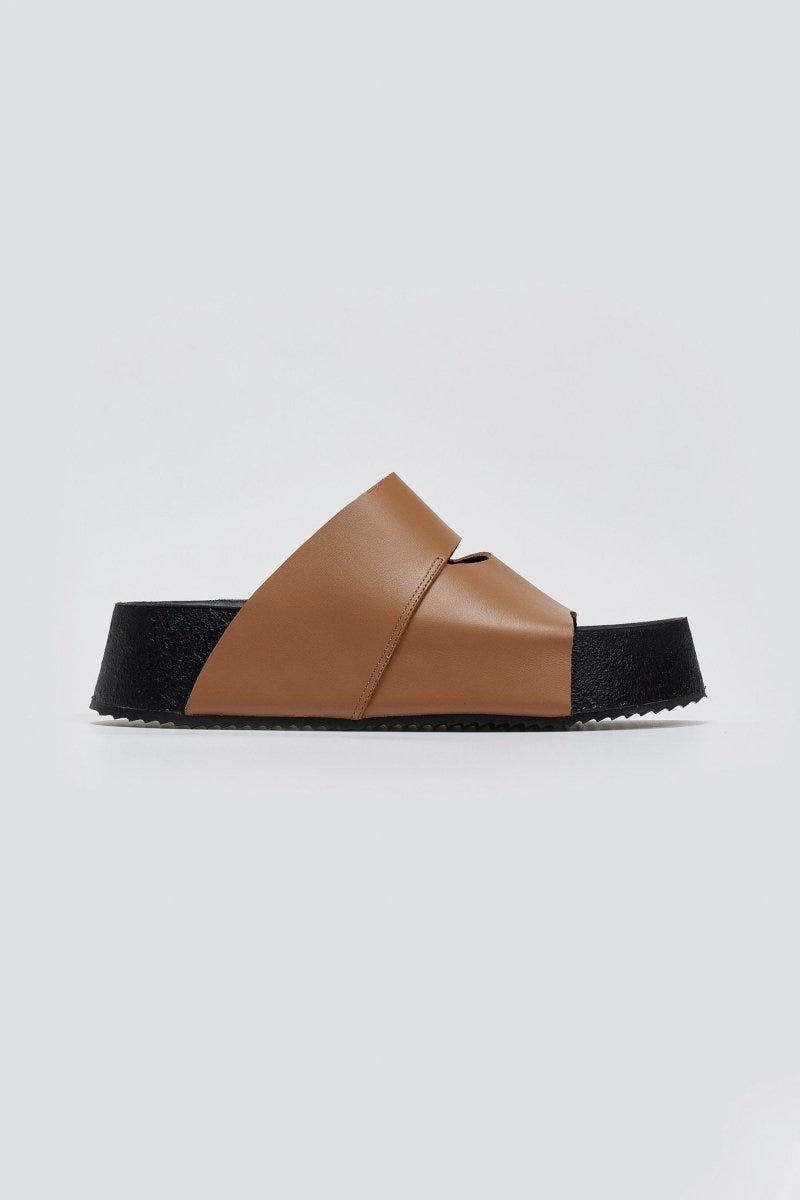 Σανδάλια flatforms με άνοιγμα Iris Sandals - Τάουπε - thefashionproject.gr - IRIS
