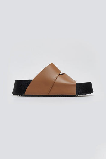 Σανδάλια flatforms με άνοιγμα Iris Sandals - Τάουπε - thefashionproject.gr - IRIS