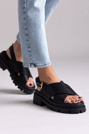 Σανδάλια flatforms με crossover φάσες ONLY 15340947 - Μαύρο - thefashionproject.gr - ONLY